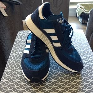 Adidas originals size 10 NWOT